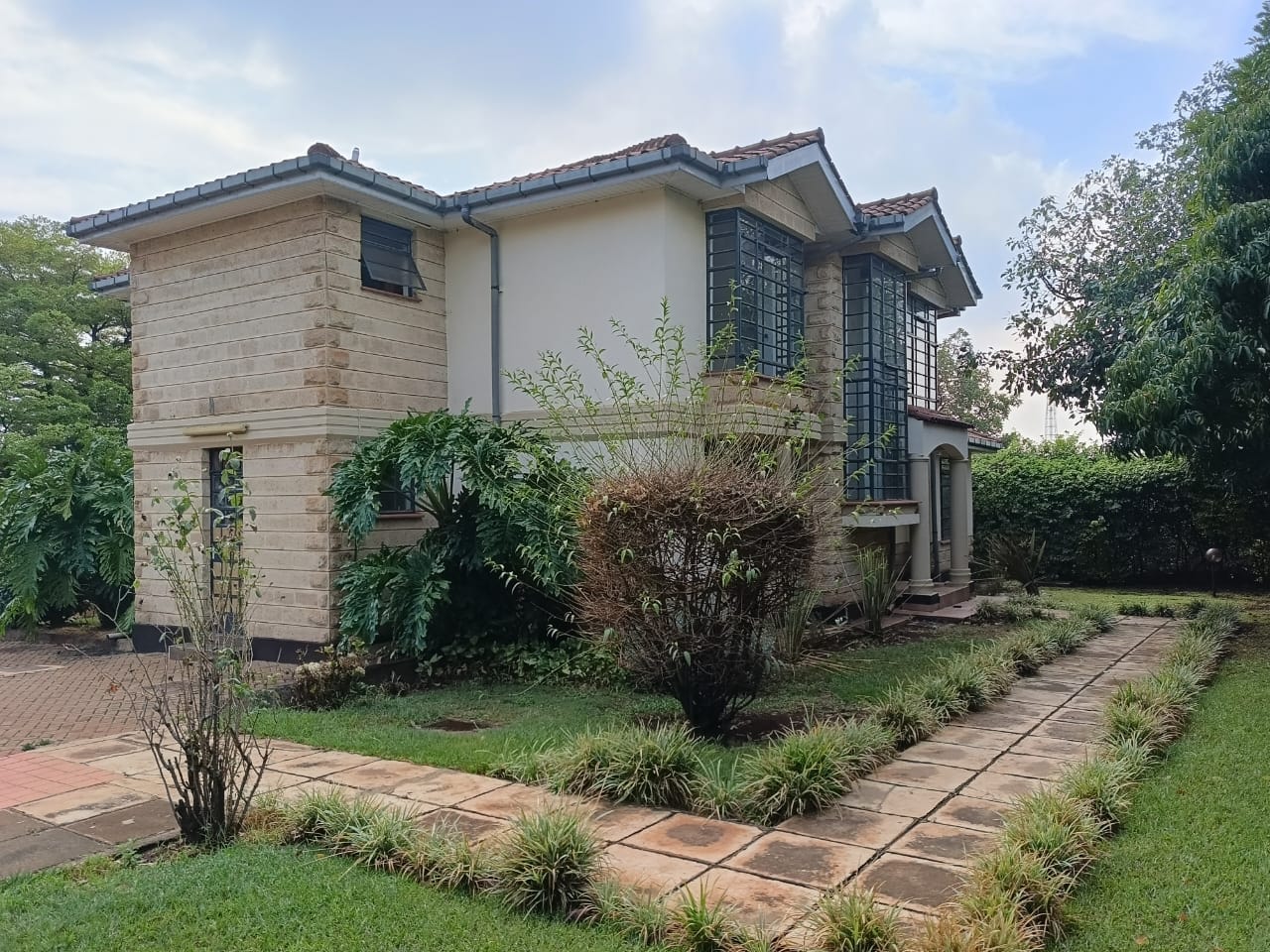 4br Townhouse, Rosslyn, Redhill