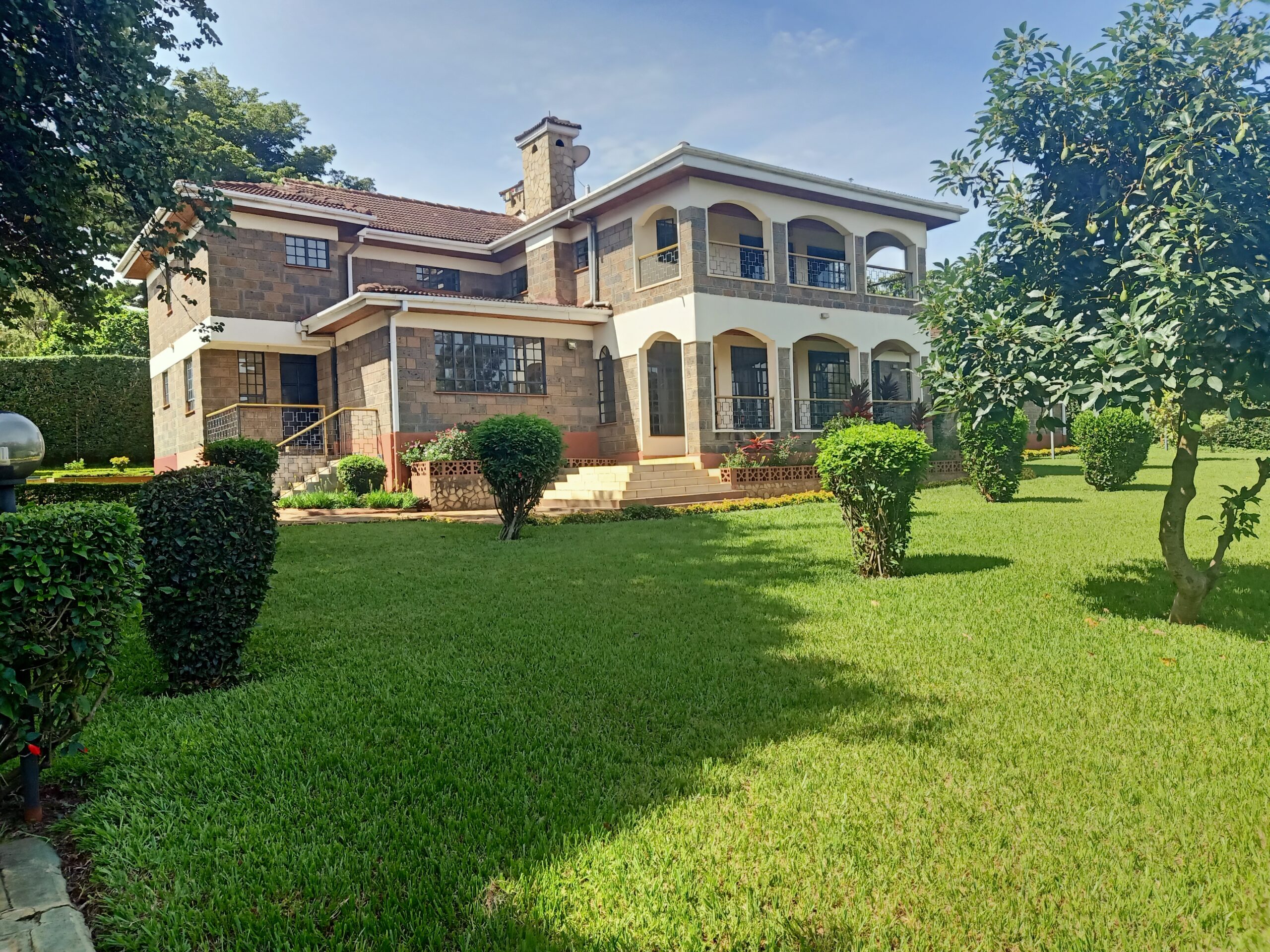 5br House, Runda